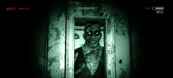 Cena da gameplay de Outlast