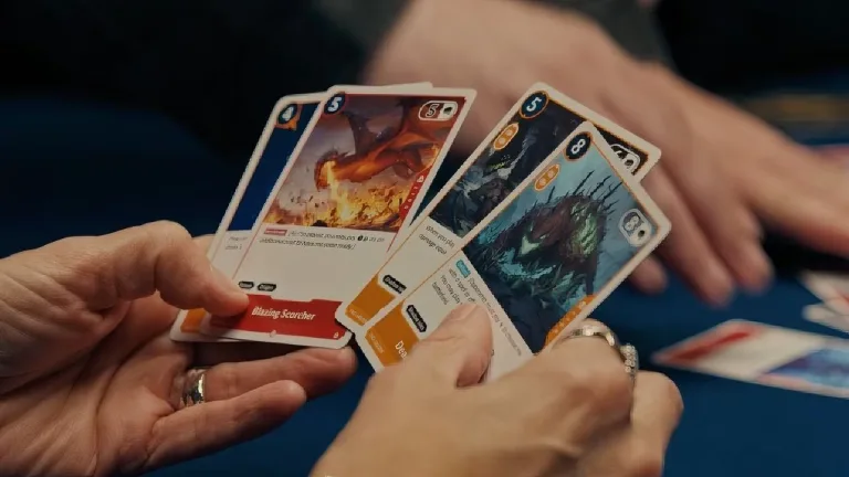 Riot revela jogo físico de cartas inspirado em League of Legends